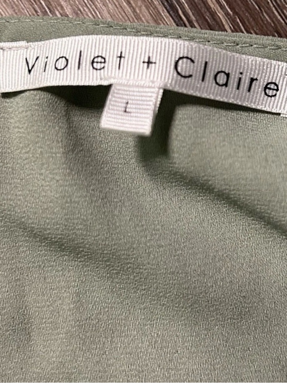 Women’s Violet + Claire Sage Green Blouse Size Large - Picture 3 of 4